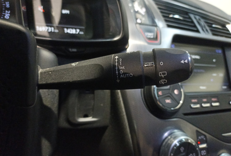 DS DS5 BlueHDi 180 ch Sport Chic S&S EAT6 / toit pano / Distribution OK / Vidange de boîte effectuée