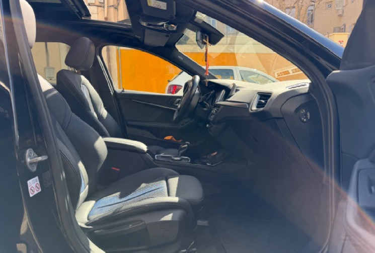 BMW Série 1 pack M sport (F40) 5 portes 118i 1.5 i 12V DCT7 136 cv Origine France 1er main / carplay