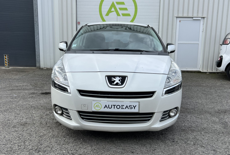 Peugeot 5008 7 places Phase 2 Boîte auto1.6 HDi 115 cv * Attelage * Régulateur * Entretien OK