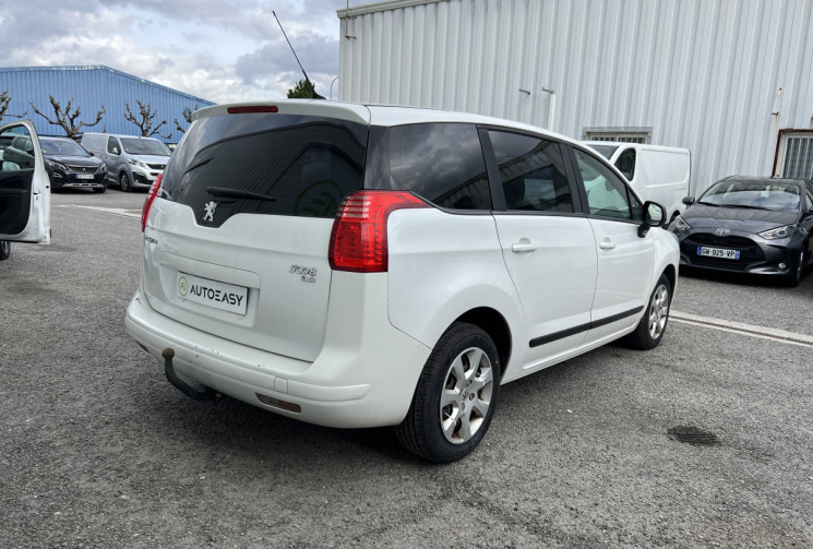 Peugeot 5008 7 places Phase 2 Boîte auto1.6 HDi 115 cv * Attelage * Régulateur * Entretien OK