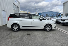 Peugeot 5008 7 places Phase 2 Boîte auto 1.6 HDi 115 cv * Attelage * Régulateur * Entretien OK