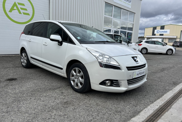 Peugeot 5008 7 places Phase 2 Boîte auto1.6 HDi 115 cv * Attelage * Régulateur * Entretien OK