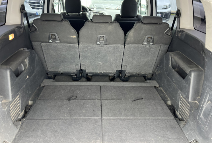 Peugeot 5008 7 places Phase 2 Boîte auto1.6 HDi 115 cv * Attelage * Régulateur * Entretien OK