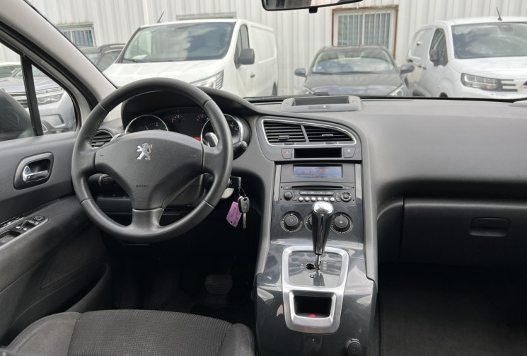 Peugeot 5008 7 places Phase 2 Boîte auto1.6 HDi 115 cv * Attelage * Régulateur * Entretien OK