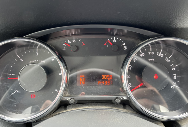 Peugeot 5008 7 places Phase 2 Boîte auto 1.6 HDi 115 cv * Attelage * Régulateur * Entretien OK