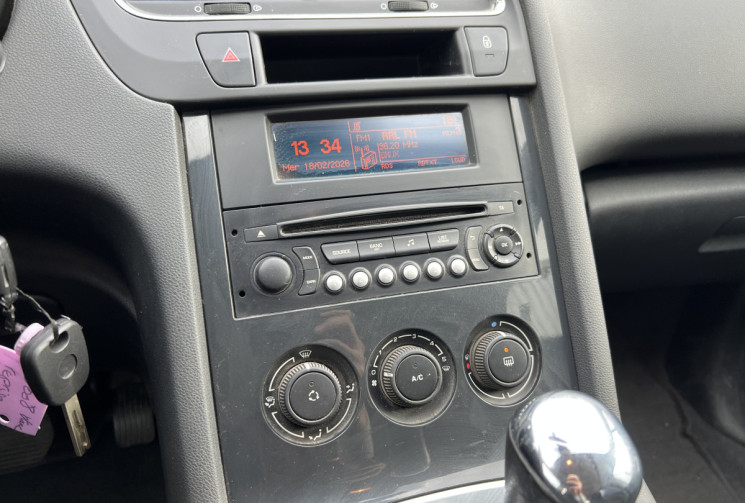 Peugeot 5008 7 places Phase 2 Boîte auto1.6 HDi 115 cv * Attelage * Régulateur * Entretien OK