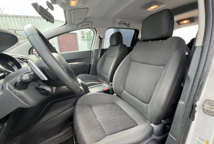 Peugeot 5008 7 places Phase 2 Boîte auto1.6 HDi 115 cv * Attelage * Régulateur * Entretien OK