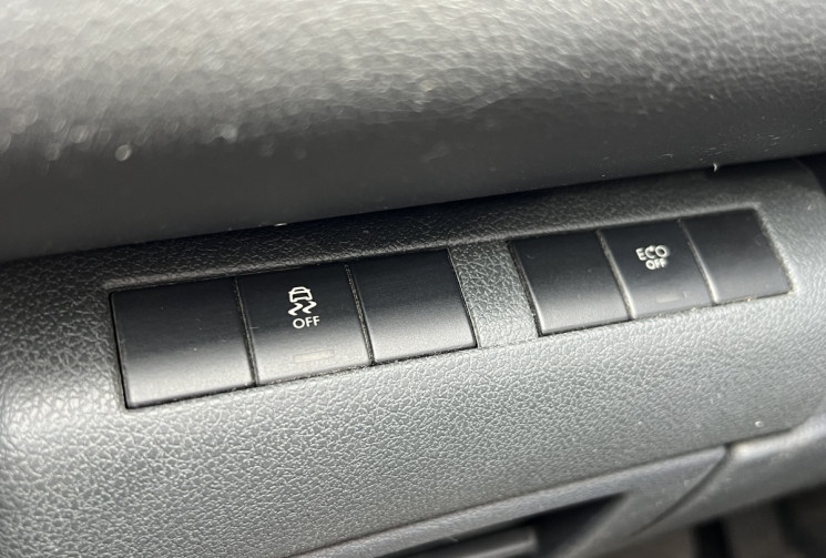 Peugeot 5008 7 places Phase 2 Boîte auto1.6 HDi 115 cv * Attelage * Régulateur * Entretien OK