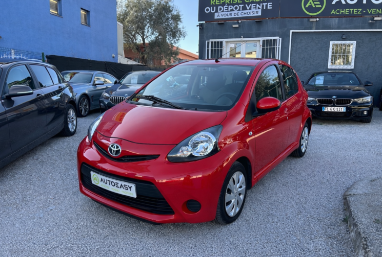 Toyota Aygo (2) 1.0 VVT-I 68 Ch DYNAMIC 5P * 1ER MAIN * FAIBLE KILOMETRAGE *