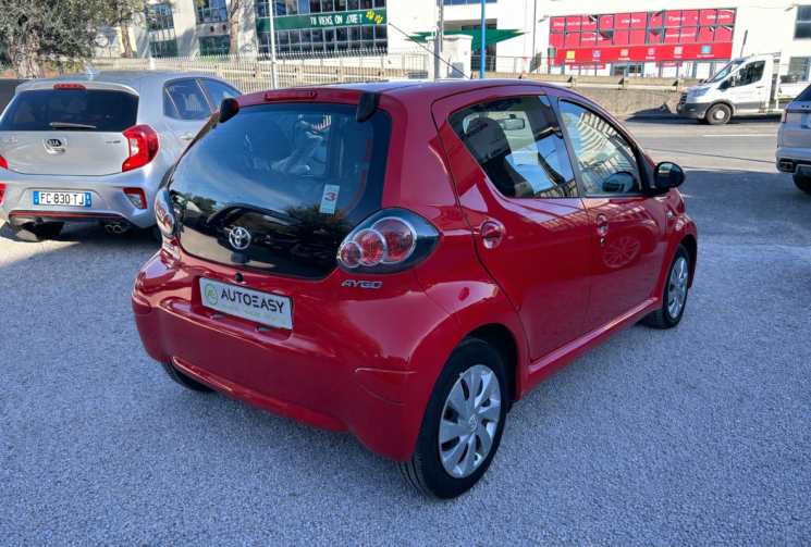 Toyota Aygo (2) 1.0 VVT-I 68 Ch DYNAMIC 5P * 1ER MAIN * FAIBLE KILOMETRAGE *