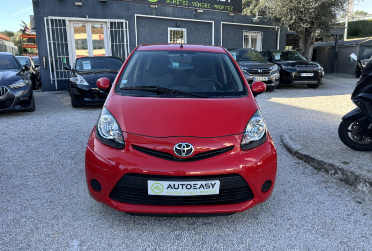 Toyota Aygo (2) 1.0 VVT-I 68 Ch DYNAMIC 5P * 1ER MAIN * FAIBLE KILOMETRAGE *