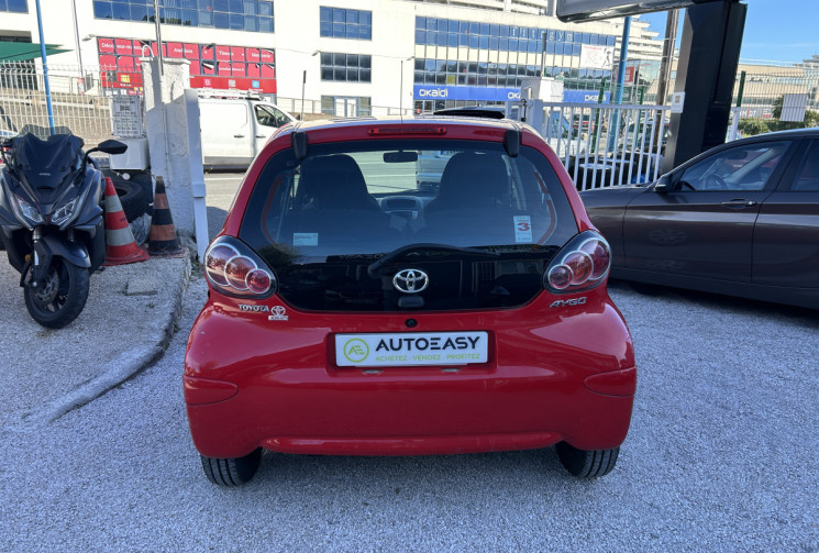 Toyota Aygo (2) 1.0 VVT-I 68 Ch DYNAMIC 5P * 1ER MAIN * FAIBLE KILOMETRAGE *