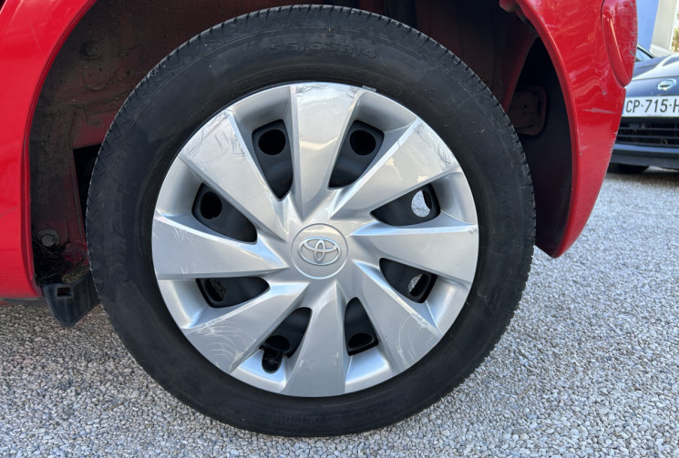 Toyota Aygo (2) 1.0 VVT-I 68 Ch DYNAMIC 5P * 1ER MAIN * FAIBLE KILOMETRAGE *