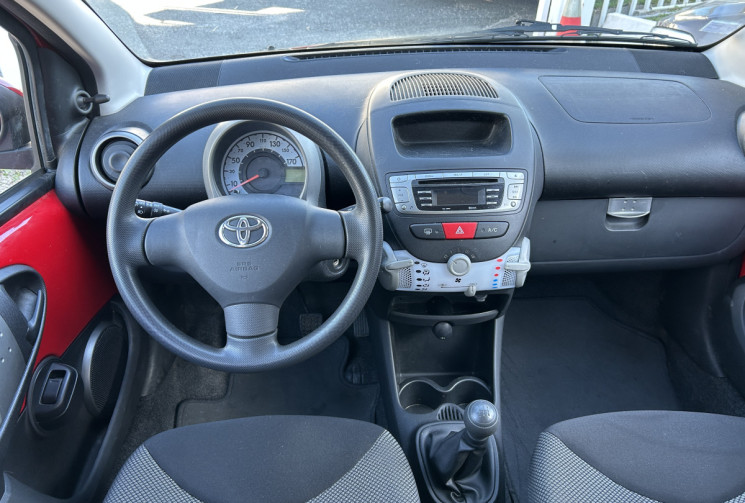 Toyota Aygo (2) 1.0 VVT-I 68 Ch DYNAMIC 5P * 1ER MAIN * FAIBLE KILOMETRAGE *