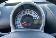 Toyota Aygo (2) 1.0 VVT-I 68 Ch DYNAMIC 5P * 1ER MAIN * FAIBLE KILOMETRAGE *