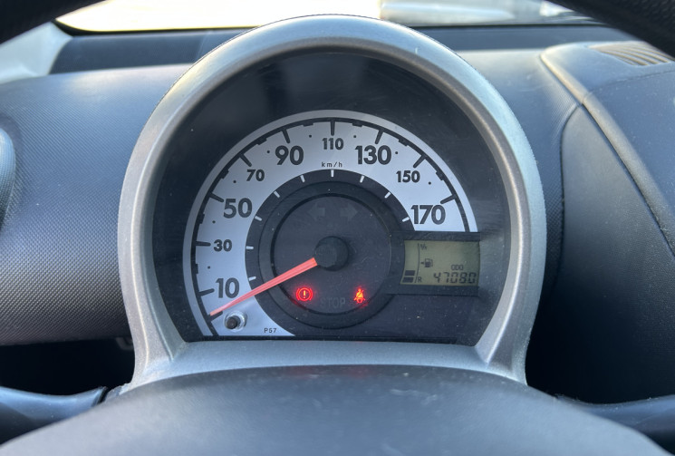 Toyota Aygo (2) 1.0 VVT-I 68 Ch DYNAMIC 5P * 1ER MAIN * FAIBLE KILOMETRAGE *