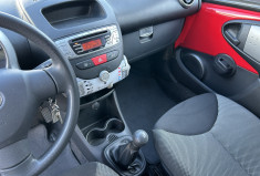 Toyota Aygo (2) 1.0 VVT-I 68 Ch DYNAMIC 5P * 1ER MAIN * FAIBLE KILOMETRAGE *