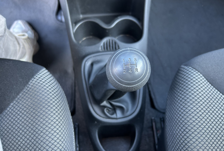 Toyota Aygo (2) 1.0 VVT-I 68 Ch DYNAMIC 5P * 1ER MAIN * FAIBLE KILOMETRAGE *