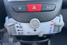 Toyota Aygo (2) 1.0 VVT-I 68 Ch DYNAMIC 5P * 1ER MAIN * FAIBLE KILOMETRAGE *