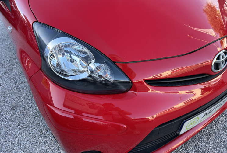 Toyota Aygo (2) 1.0 VVT-I 68 Ch DYNAMIC 5P * 1ER MAIN * FAIBLE KILOMETRAGE *