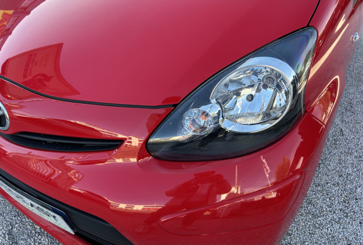 Toyota Aygo (2) 1.0 VVT-I 68 Ch DYNAMIC 5P * 1ER MAIN * FAIBLE KILOMETRAGE *