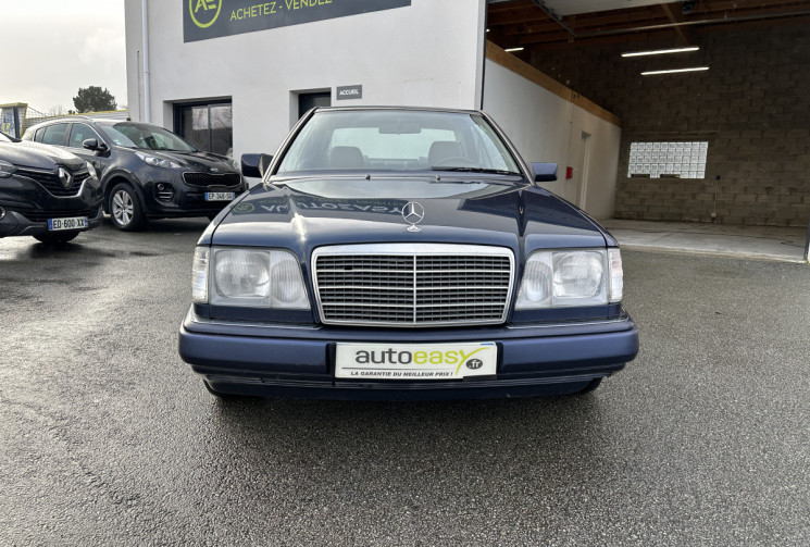 Mercedes CLASSE E W124 Coupé 320 3.2 i 220 CV Carnet entretien d'origine + factures