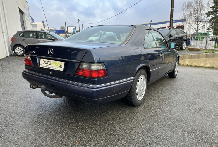 Mercedes CLASSE E W124 Coupé 320 3.2 i 220 CV Carnet entretien d'origine + factures