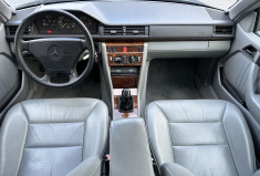 Mercedes CLASSE E W124 Coupé 320 3.2 i 220 CV Carnet entretien d'origine + factures