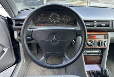 Mercedes CLASSE E W124 Coupé 320 3.2 i 220 CV Carnet entretien d'origine + factures