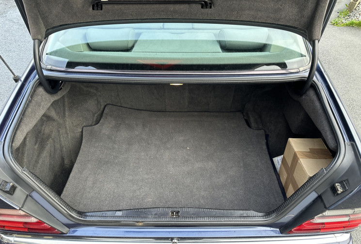 Mercedes CLASSE E W124 Coupé 320 3.2 i 220 CV Carnet entretien d'origine + factures