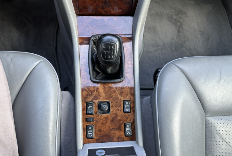 Mercedes CLASSE E W124 Coupé 320 3.2 i 220 CV Carnet entretien d'origine + factures