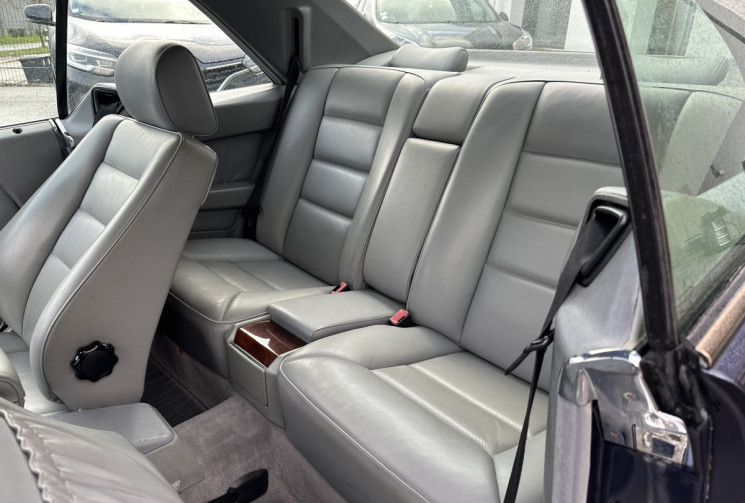 Mercedes CLASSE E W124 Coupé 320 3.2 i 220 CV Carnet entretien d'origine + factures