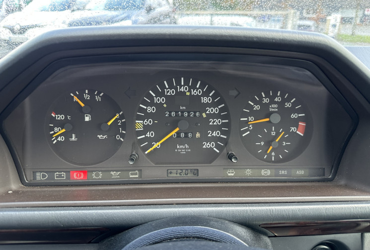 Mercedes CLASSE E W124 Coupé 320 3.2 i 220 CV Carnet entretien d'origine + factures