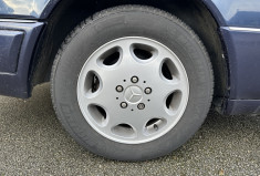 Mercedes CLASSE E W124 Coupé 320 3.2 i 220 CV Carnet entretien d'origine + factures