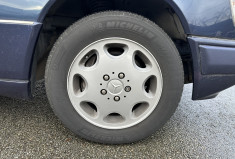 Mercedes CLASSE E W124 Coupé 320 3.2 i 220 CV Carnet entretien d'origine + factures