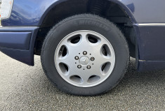 Mercedes CLASSE E W124 Coupé 320 3.2 i 220 CV Carnet entretien d'origine + factures