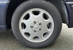 Mercedes CLASSE E W124 Coupé 320 3.2 i 220 CV Carnet entretien d'origine + factures