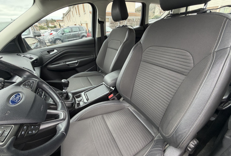 Ford Kuga 1.5 TDCI / 120 CH / TITANIUM 