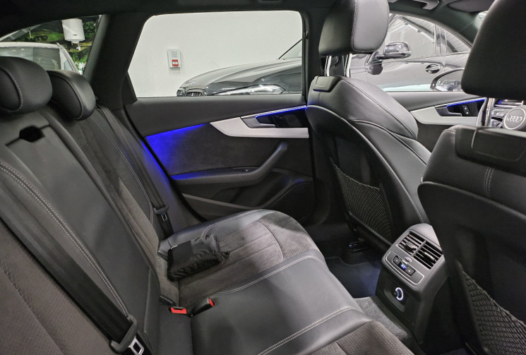 Audi A4 40 TFSI S line S tronic 7 / T.O / MATRIX LED / 1° main / FR / suivi complet AUDI 