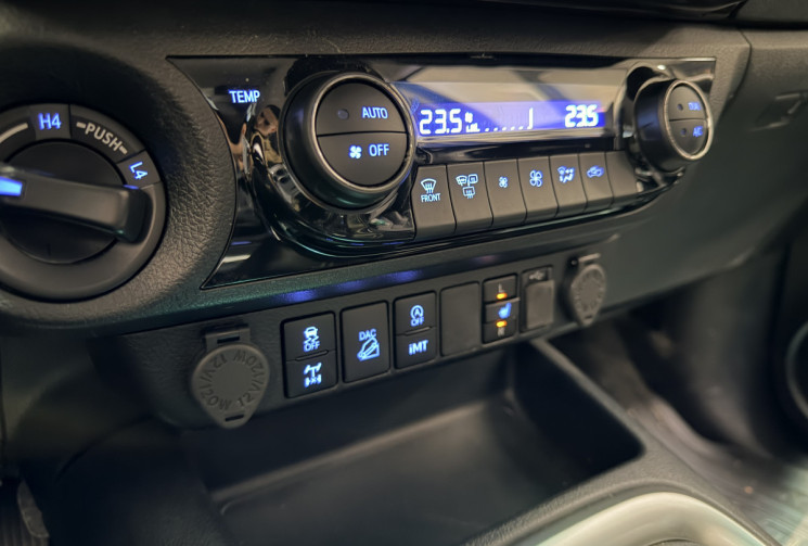 Toyota HILUX RC 2.8 204 D 4D LOUNGE 4X4