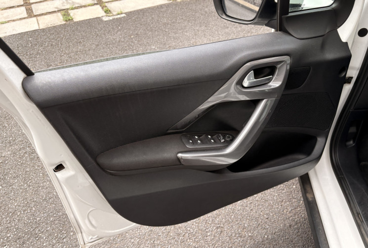 Peugeot 2008 1.6 BlueHDi 100cv ALLURE