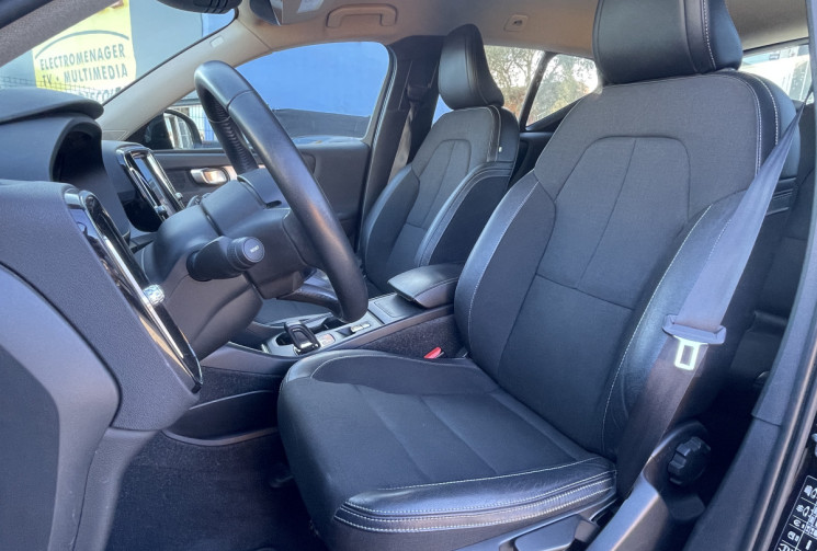 Volvo XC40 D3 150 Ch MOMENTUM GEARTRONIC 8 * CARPLAY * GPS * CAMERA DE RECUL