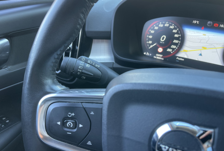 Volvo XC40 D3 150 Ch MOMENTUM GEARTRONIC 8 * CARPLAY * GPS * CAMERA DE RECUL