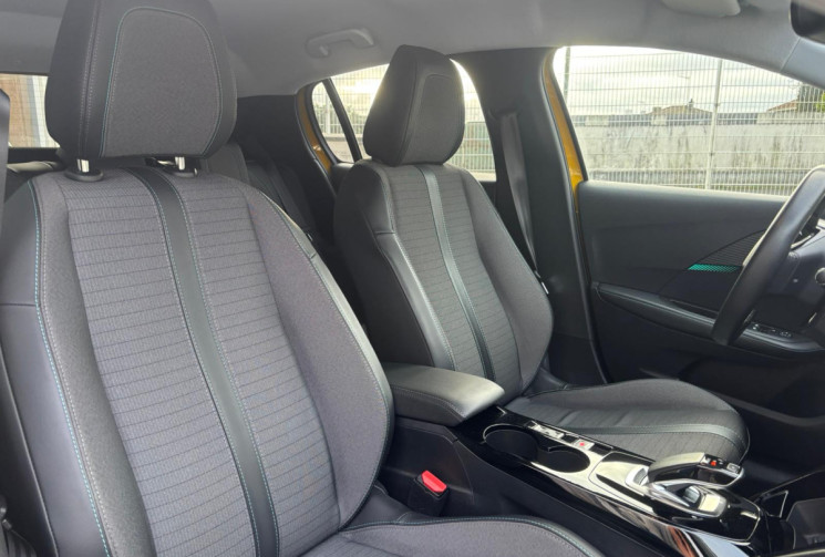 Peugeot 208 II 136 STYLE / CAMERA RECUL / CHARGE RAPIDE / GARANTIE 12 MOIS