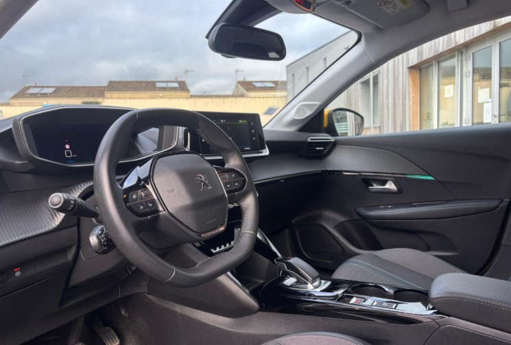 Peugeot 208 II 136 STYLE / CAMERA RECUL / CHARGE RAPIDE / GARANTIE 12 MOIS