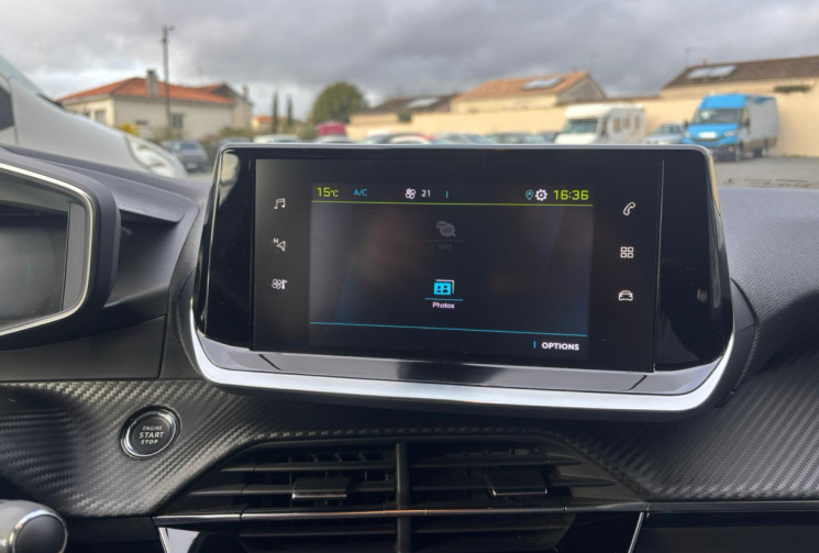 Peugeot 208 II 136 STYLE / CAMERA RECUL / CHARGE RAPIDE / GARANTIE 12 MOIS