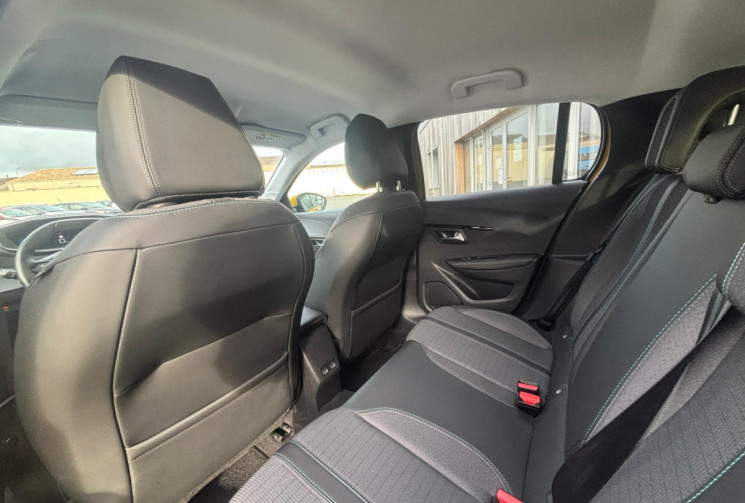 Peugeot 208 II 136 STYLE / CAMERA RECUL / CHARGE RAPIDE / GARANTIE 12 MOIS
