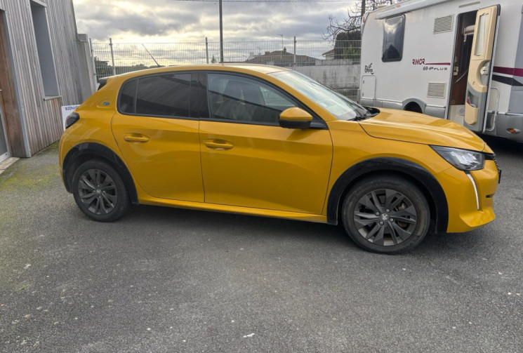 Peugeot 208 II 136 STYLE / CAMERA RECUL / CHARGE RAPIDE / GARANTIE 12 MOIS