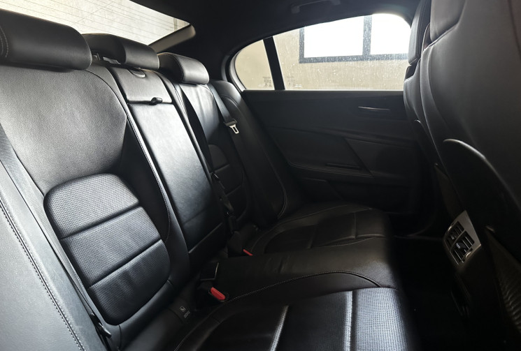 Jaguar XE 2.0D 180ch R-Sport BVA8