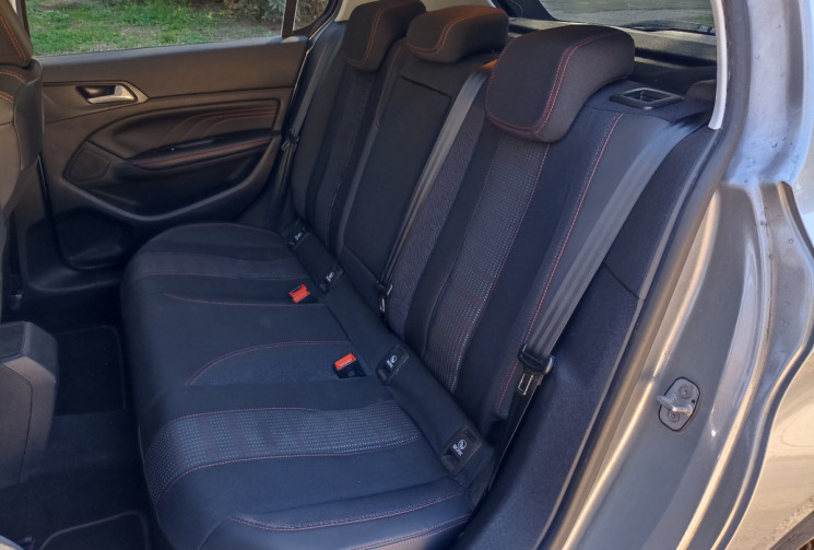 Peugeot 308 1.2L 130CH EAT8 - GT LINE - Camera - Carplay - Distrib à jour